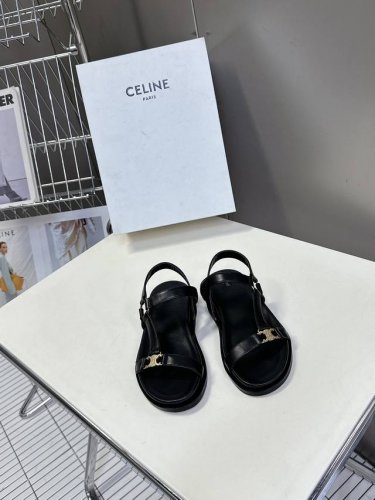 330 Celine思琳经典春最新爆款凯旋门沙滩凉鞋 夏天搭配袜子，简直绝绝子 复古的点上带上了满分时髦感颜值原版购入开发，依旧最高输出还原原版定制复古感……面