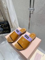 高品质出厂 包含一双半袜 miumiu*2025ss缪缪春夏新款平底小牛皮凉鞋拖鞋zp开发 原版拆卸，细节对版秒杀市面普通版本，miumiu真的太少女啦！皮质超