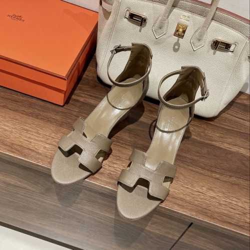 Hermes 爱马仕 Epson手掌纹系列！升级版本出！将经典延续 Hermès 坡跟凉鞋新配色爱马仕的坡跟凉鞋是我见过最简约最耐看最有气质的！！！任何风格都能