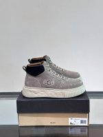 ugg P: Size：39-44 雪地靴，保暖的同时一样可以时尚啊 增高保暖休闲运动百搭的一款！！！ 鞋面采用意大利进口高丝光牛反绒，内里澳大利亚纯羊毛，！！