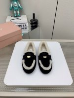 出厂 高版本 Miumiu 缪缪24Ss秋冬新款硬币纯羊毛乐福豆豆鞋 走秀新款 复古时尚简约高级 随意搭配 上脚非常舒适 鞋面采用金币和压花徽标logo彰显别具