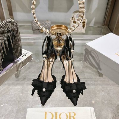 新款流苏织带女鞋 Dior 迪奥 2025春夏走秀新款adiorble高跟女鞋 Cd明星同款时尚流苏蝴蝶结细跟珍珠字母logo五金中空凉鞋 市面顶级高端版本材质