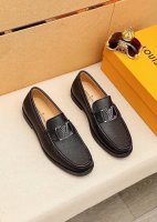 商品商标：Louis Vuitton 路易威登 休闲皮鞋 正码码数: 38-44 45订制 商品材料：精选 进口头层荔枝纹牛皮鞋面+奢华五金扣，进口头层牛皮内里