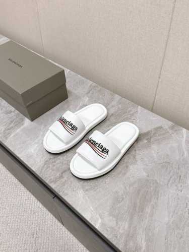 Balenciaga巴黎世家 新款情侣厚底拖鞋顶级版本超火巴黎世家毛拖 情侣尺码时装博主与欧美明星大爱款 冬季必备款 时尚却不过分张扬show details鞋