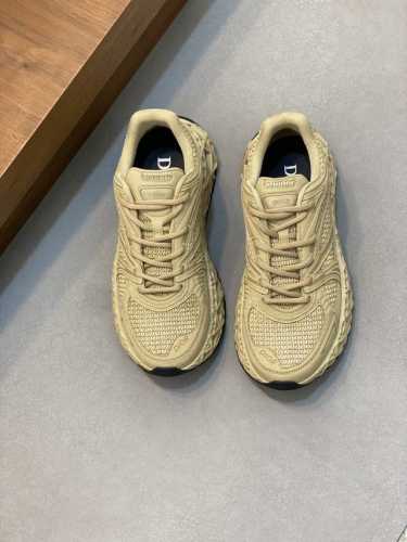 迪奥 Dior B35 Nxt 2025Ss新款运动鞋抢先官网出货 Dior品牌又一新系列运动鞋款迎来了率先曝光。品牌鞋履设计师 Thibo 设计的b35 Nx