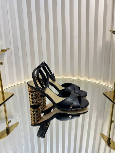 Dior 迪奥2024秋冬新款Icon系列圆柱跟脚环绑带女鞋 CD明星同款高跟圆头交叉带拼色凉鞋材质：鞋面进口全粒面小牛皮+水染羊皮内里垫脚+意大利真皮大底跟高