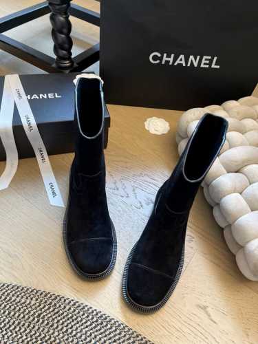 P短靴 长靴 Chanel 24B秋冬新款骑士靴！ 顶级版本！喜欢高货的看过来~ 鞋面内里牛皮，原版真皮大底！ 码数:35-39 其他码数定做
