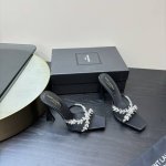 2024新品圣罗兰YSL水钻装饰方头凉鞋性感绝美收藏级别 精致的弧度，走路时骄傲的节奏它不仅代表了高贵和优雅更是一种独特的时尚态度的象征后弹力设计。将女士脚踝处