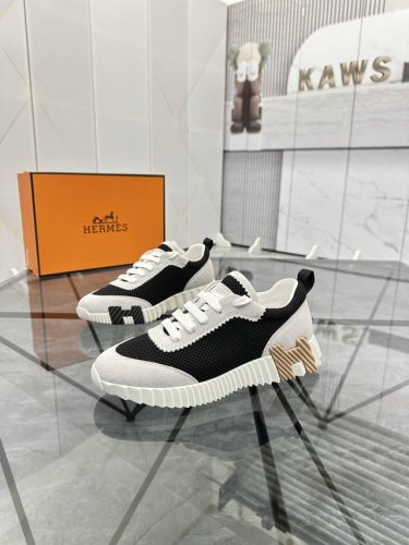 售 价: ￥ 商品商标: Hermè* 爱马仕* 低帮运动鞋正码码数: 35-44. 可订做45.46 情侣款商品材料：鞋面进口磨砂皮拼接透气飞织，舒适羊皮内里
