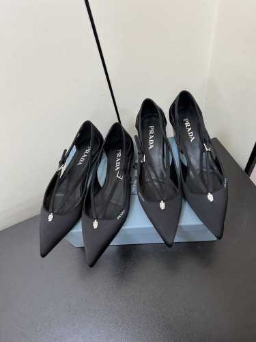 Prada 25Ss 早春新款绝美尖头跟鞋 时尚界久违的极简之美 经典时尚配色 毫不费力的优雅风来袭 时髦 精致 绝美 包头尖头 开边珠外穿时尚气质简约新款日常