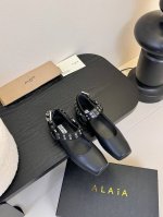 Alaia｜阿莱亚经典复古玛丽珍鞋一眼看上去就是很高级又时髦！可盐可甜的猪鼻子鞋头设计透着满满的少女感又可爱复古俏皮又不失大气得体无论上班通勤还是周末约会都非常