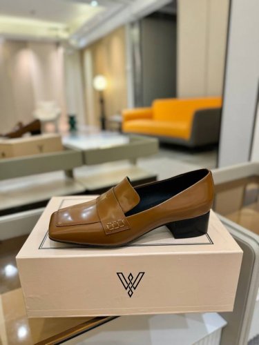 出厂价Pp： 2670 春秋 全网独家授权销售 Vanda Novak来自意大利品牌 全网独家 耗时3个月研发 鞋跟独特设计酒杯 重磅系列 众多联手意大利品牌