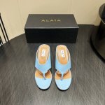 出厂: 独家顶级版本 小众Alaia 2025Vs春季凉拖系列 圆头坡跟凉拖 这品牌这不用多说，是近两年最火之一的品牌，几乎博主人手一双！ 春天的季节就要到了，