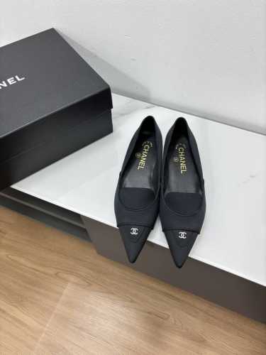 顶级版本 Chanel 24C春夏新品 复古尖头高跟平底单鞋系列 这一季系列真的超美 大爆款 香奶奶家一贯的优雅名媛气质 高级感十足！上脚非常nice～加上经典