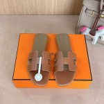经典金棕拼接踮脚 』出厂价P Hermes 爱马仕H拖鞋Oran凉鞋系列 时尚又百搭 超级舒服 每个细节都做到极致 原版丝绒面料 原版1:1独家私模鞋面 原版真
