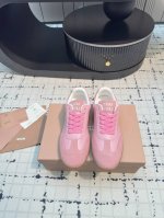 Miumiu 24Ss 秋冬新款 情侣 德训鞋 复古休闲鞋 最新款德训小白鞋，在找小白鞋还要复古的还要舒适的 还要那种德训鞋的可以看过来了 秋冬火爆款休闲鞋，今