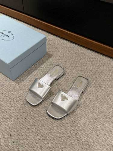 顶级品质 Prada Ss24 New Arrival～ P家2024春夏新品｜三角标拖鞋 鞋面精致 简约大方，兼具优雅与性感 牛皮鞋面 羊皮里垫 意大利真皮大