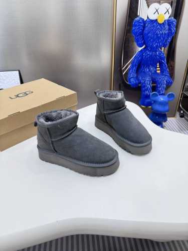 出厂： 皮毛一体 官网对版3层大底 ～～Ugg-5092周冬雨同款厚底款迷你低帮雪地靴毛毛鞋 寒冬刷星“暖潮风” Ugg改头换面刮起雪地里的时尚感。全羊皮毛一体