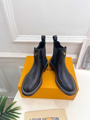 Lv 路易威登 24 秋冬新品 顶级版本 专柜主打最新款 驴牌经典厚底切尔西短靴系列 硬货上新 代购级别！高级感十足！国内外博主刷爆的一款，复古又时髦 上脚美炸