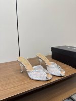 chanel-小香25K 春夏新品网纱烫钻双C高跟拖鞋ＰP390 chanel-小香24P夏新品网纱蕾丝双C高跟拖鞋，百搭显脚瘦气质款，搭配性感网纱配饰，颜值爆