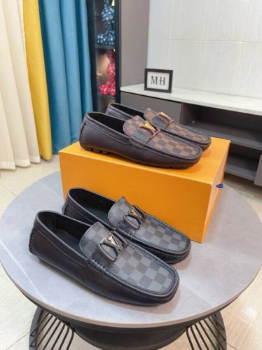 出厂价 Louis Vuitton Lv豆豆鞋系列，选用皮料均是进口牛皮压纹版型设计奢华大气，完美诠释品牌奢华风格鞋面采用牛皮搭配进口真皮内里，看质量说话，码数