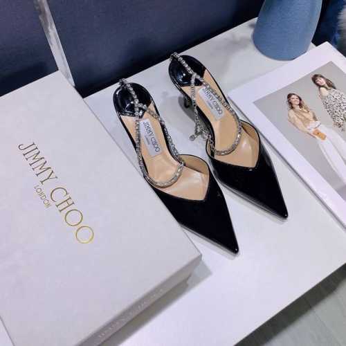出厂： Jimmy Choo 经典款 Jc水钻链条尖头高跟凉鞋 细跟婚鞋高跟鞋 简直是美上天了，爱上优雅、爱上俏皮的未来感，光看一眼便想马上拥有，但一双精致的高