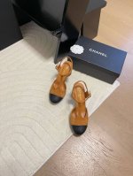 Chanel 25C新款早春凉鞋顶级对版货！所有的颜色我家都有！鞋面进口皮料，垫脚内里羊皮，原版五金扣。均配专柜顶级包装！Size:35-39 其它码数定做