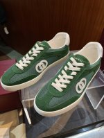 Gucci古驰互扣式双g运动鞋 Size；36~40.39~44 34.35.45.46可定制 作为gucci Lido系列的一部分， 这件单品从意大利海岸的夏