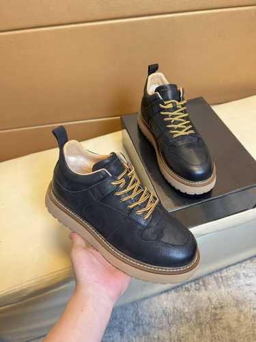 独家首发 Ugg～独特现代风运动鞋。专柜代购休闲鞋 意大利进口原版皮 拒绝脱色磨脚 鞋底：原厂特供原版底，上脚轻盈，真毛 超酷 系带走路都带风风格设计 超舒服耐