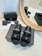冲量价 Chane* ｜小香24P春夏新品蝴蝶结凉鞋 颜色很夏天不说款式真的很经典 这款拖鞋上脚真的是美到爆好吗！ 面料采用进口羊皮 内里和垫脚采用羊皮 码数3