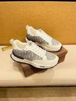 工厂价 Dior 迪奥新款休闲鞋 时尚百搭， 版型简洁大气， 面料采用进口牛皮，真皮内里，原版耐磨橡胶大底，独家新款，实物拍摄，多色色可选，码数：38-44，