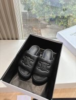 300G08所见即所得顶级品质Celine 思琳春夏新款厚底面包凉拖鞋是继去年织带凉鞋鞋之后的又一款爆款杰作 矮个子的福音 穿上秒增高6Cm 时尚百搭款 轻松搭