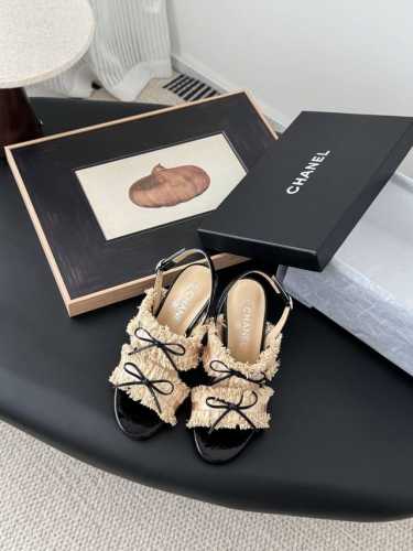 Chanel Vintage中古系列凉鞋简约而不简单的款，上脚特别显脚细。鞋面定制面，内里垫脚羊皮，真皮大底。跟高5 8cmSize:35-39 其它码数定做