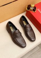 商品商标：Ferragamo 菲拉格慕 休闲皮鞋正码码数: 38-44 45订制 商品材料：精选 进口头层荔枝纹牛皮鞋面+经典五金扣，进口水染牛皮内里。强烈立体