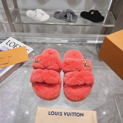35-42 41 42定做 Lv 最新版面new Arrival ～毛毛鞋半拖毛拖 Winterbreak Comfert 平底拖鞋 Lv 金属字母扣 室内外穿