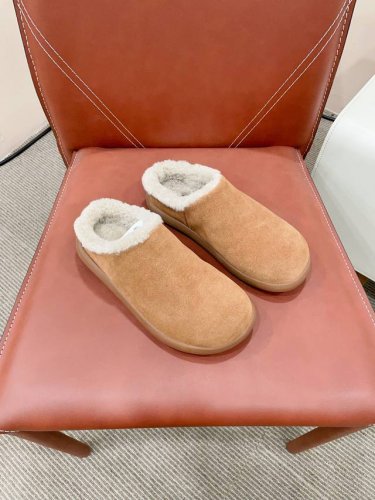 Ugg~24Vs秋冬爆款松糕厚底休闲毛鞋系列 圆头半拖毛鞋 一款不会撞衫的鞋子、简约的隔板设计上斑点的大底、鞋面真丝卷毛、秋冬季必备款、无论什么裤子裙子都能驾驭