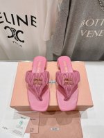 高品质出厂 MiuMiu*2025ss缪缪春夏新款平底小羊皮凉鞋拖鞋Zp开发 原版拆卸 对版菱格纹 秒杀市面普通版本，miumiu真的太少女啦！小羊皮超级软糯