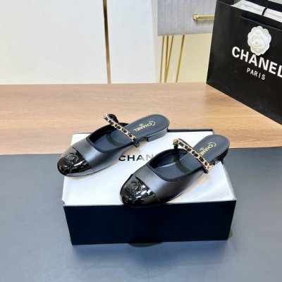 顶级版本 Chanel 24C春夏新品 玛丽珍半拖 穆勒拖鞋 经典双c电绣logo链条真的超美 香奶奶家一贯的优雅名媛气质 高级感十足！上脚非常nice～ 不管