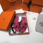 顶级品质 上新hermes 2024爱马仕手掌纹系列。 超级有档次的一款贵妇拖鞋，绝对人手一对。 100%购入正品1：1定制，楦型、原模具、皮料，都专为这款而定
