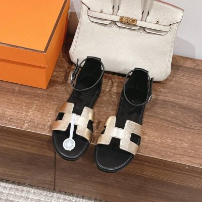 高品质！ Hermes 爱马仕经典Santorini 凉鞋 新设计灵感还是遵循传统经典 H 鞋面，搭配精致踝带、可调节系带，适合日常穿着、打造时尚悠闲风格业内独