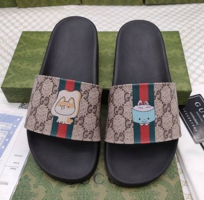 冲量价 情侣款gucci 古奇』拖鞋，万众瞩目的一款 美到即可融化你们的心，！简直就是鬼斧神工的杰作 人手必备的一款，开模制造 脚感q弹超柔软 上脚超级秀气.码