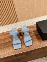 亚历山大新款凉鞋，方头一字带设计修饰脚型，上脚超级无敌的稳舒适，修脚，大气，完美的贴合脚型，迎面一股御姐风，速来入手！！ 材质：牛皮 内里：牛里 大底：意大利进