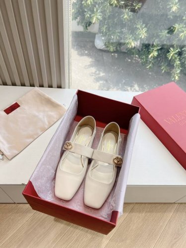 G968莞货原单代购品质valentino华伦天奴经典 夏vlogo Signature平底尖头单鞋 鞋型线条流畅.版型超赞上脚舒适.增高.显瘦.拉长腿部线条
