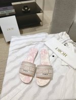 跑量价平底 ，高跟 ，钻面50D*or春夏新色CD迪奥女士老花刺绣皮底拖鞋克里斯丁迪奥一直是华丽与高雅的代名词，在时尚殿堂一直是雄踞顶端特別值得一提的是：鞋底绣