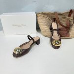 高品质出厂 ！小众潮牌吉安维托 罗西gianvito Rossi 24春夏粗跟圆头粗跟凉鞋！轻松移动，高跟凉鞋！特色金属鸡蛋扣件搭配设计！时尚亮点！ 秉承了其传