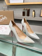 冲量价 Christianlouboutin 路铂廷 Cl红底鞋 2024 春夏系列新品登场，创意大胆的鞋履设计尽显前卫态度，焕新都市造型。优雅时尚上面镶有银色
