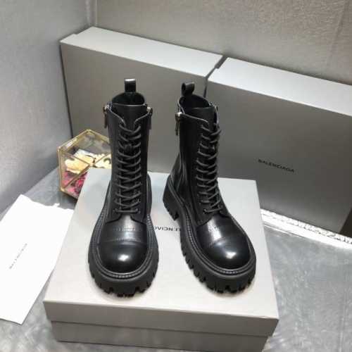 亏本清 原价 顶级版本balenciag*大头马丁靴开边珠 小牛皮.经典神秘黑搭配原版纯铜双拉链. 整体更酷炫的感觉、被无数网红.明星.宠爱.怎么搭配你走在街头