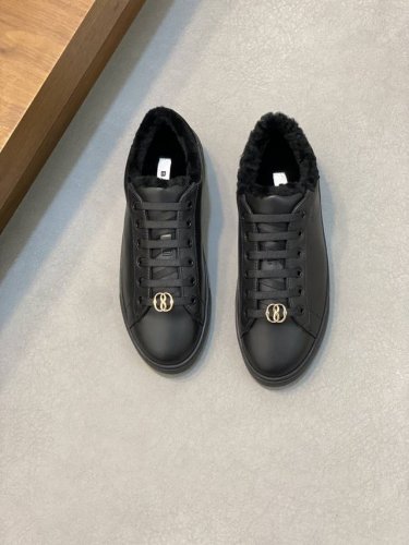 bally 新款raise羊毛鞋 小圆头..高工艺纽节 进口柔软小牛面皮制成 内里100%纯羊毛 士多宝针结构 鞋带饰有精美徽章标志是可拆卸的 采用纤薄清淡原香