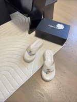 Chanel 25C新款厚底拖鞋顶级版本6cm 增高显腿长！上脚秒变170进口羊绒毛 手感细腻柔软丝滑 原版开模橡胶底码数：35-41 定制不退换