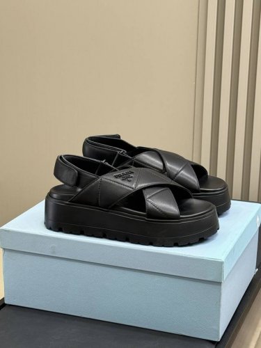 顶级品质 Prada Ss25 New Arrival～ P家25春夏厚底凉鞋新品 妥妥增高神器，太友好了 小羊皮鞋面，质感拉满！ Size 35-41